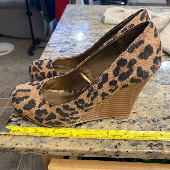 Report Shoes - a1424-F5~ Report~Size 6.5 Womens Shoe~Womens~Wedge Shoe, Shoes~Cheetah Print,